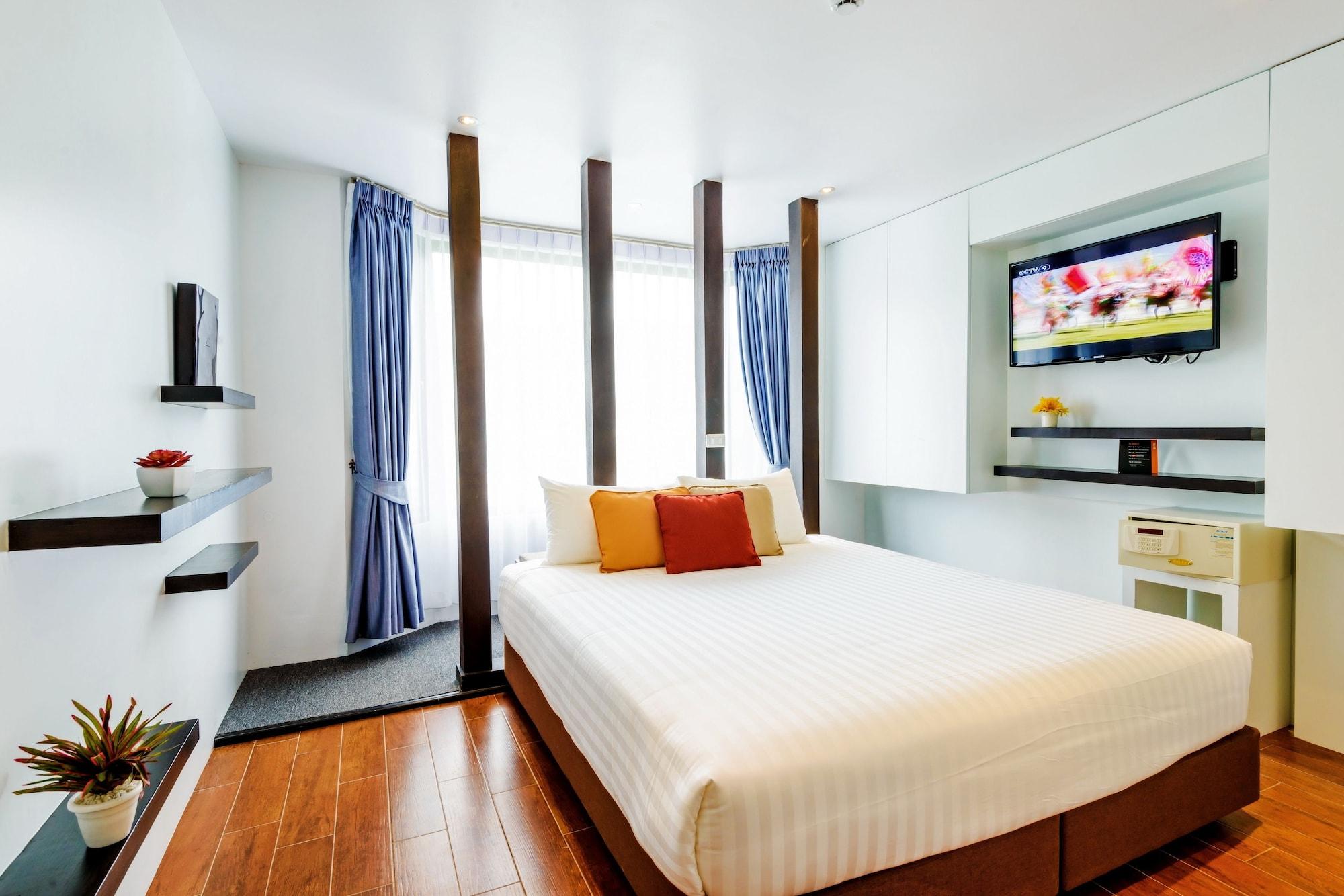Khách sạn Raha Grand