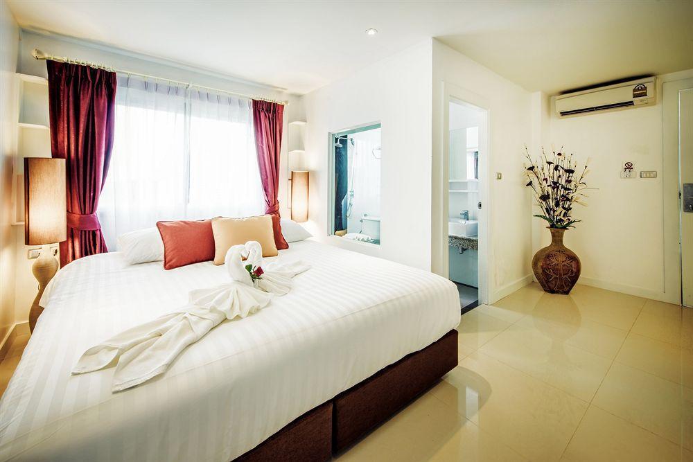 Raha Grand Khách sạn