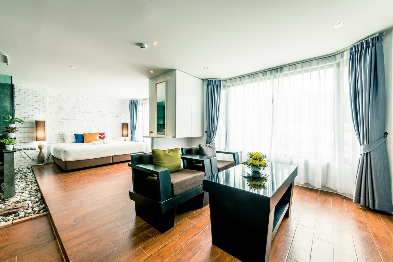 Raha Grand Khách sạn