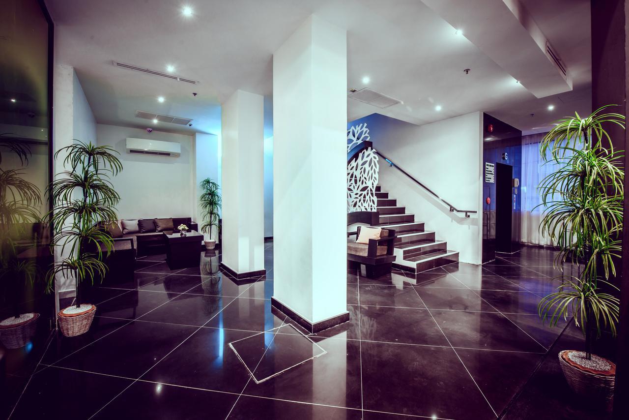 Raha Grand Khách sạn 3*
