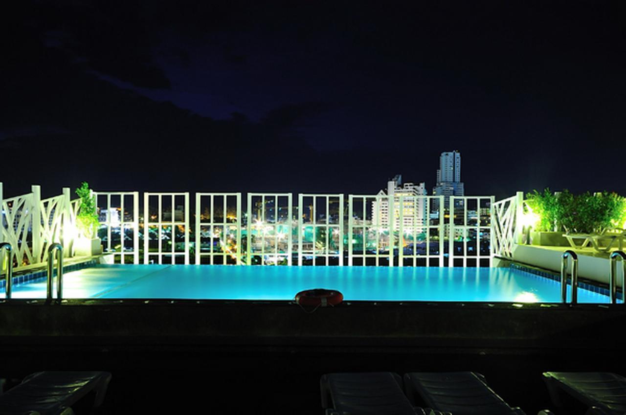 Khách sạn Raha Grand