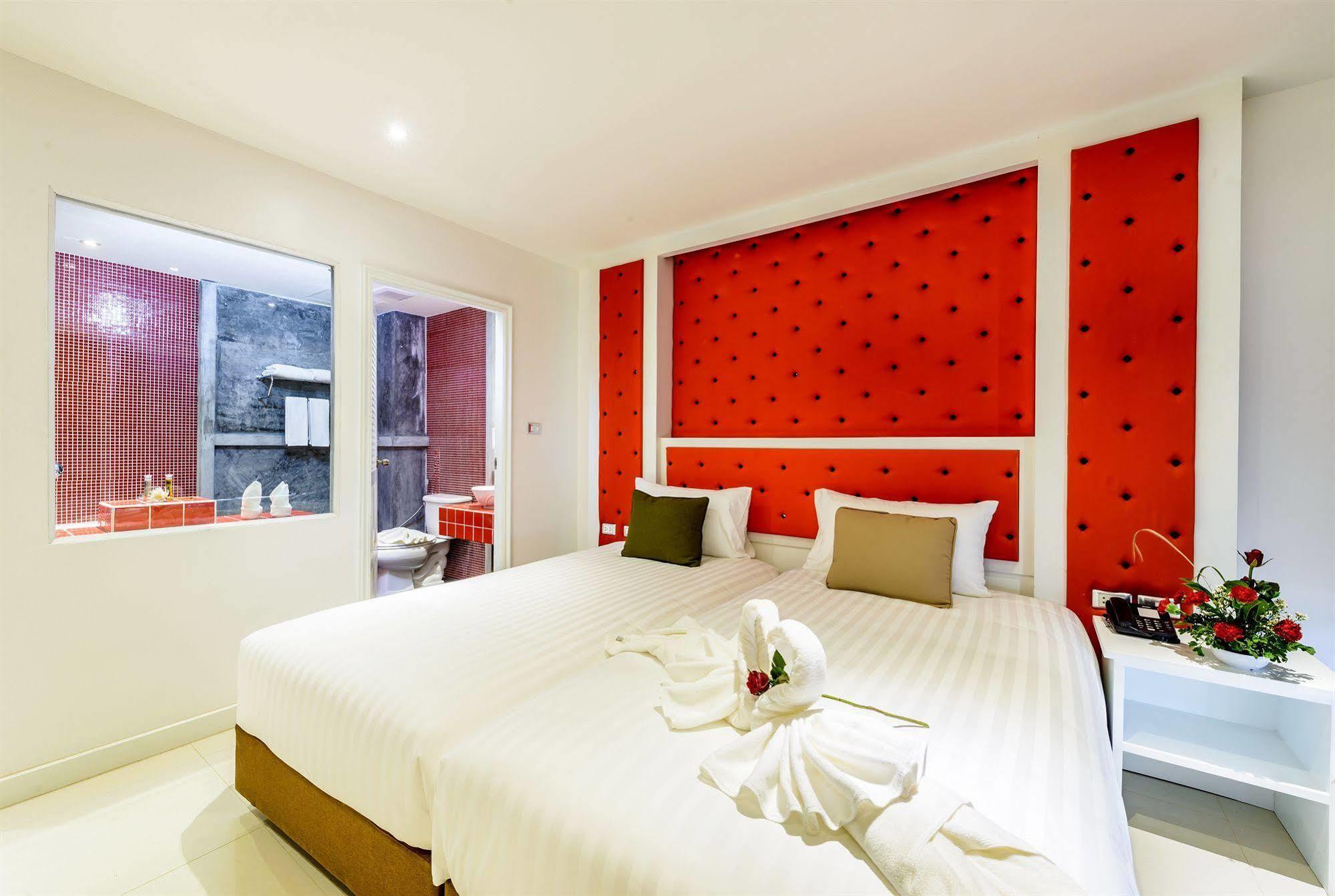 Khách sạn Raha Grand